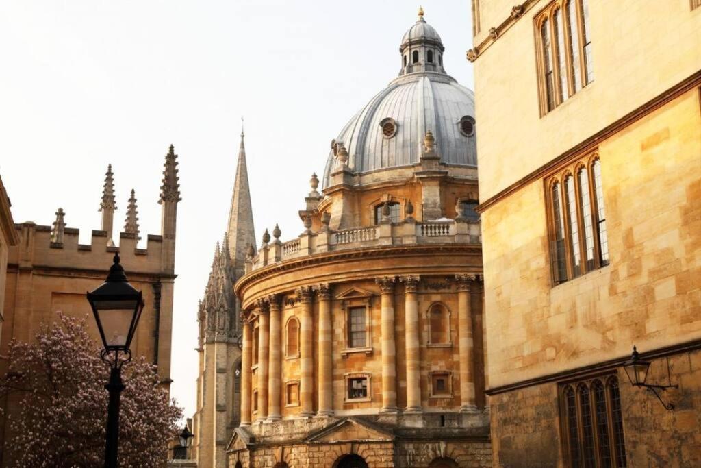 Stunning Riverside Oxford Apartment With Parking Esterno foto